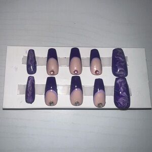 Elegant Purple and Cream Press-On Nails